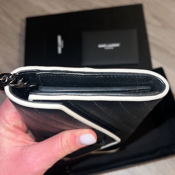 Authentic YSL Grain de Poudre Chevron Cassandra WOC Wallet On Chain - Picture 10 of 16